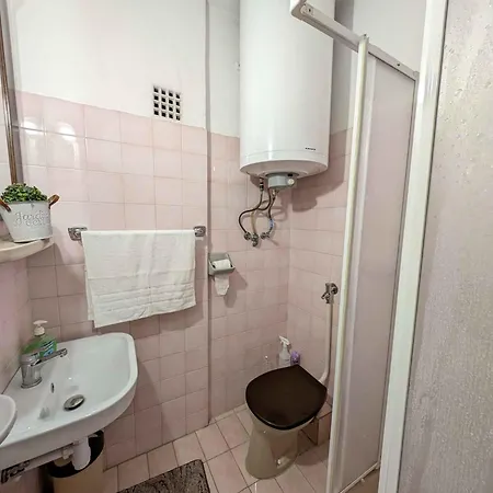 In 33086