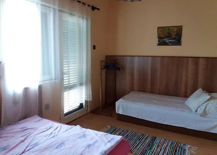 In 33086 Balatonmariafurdo