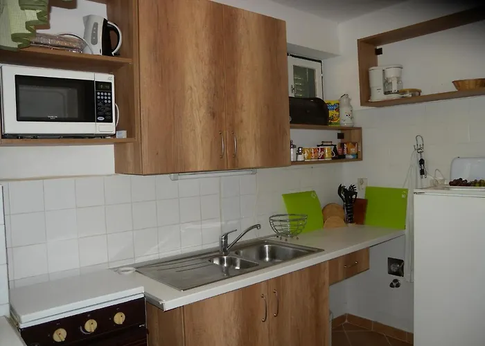 In 33086 * Balatonmariafurdo